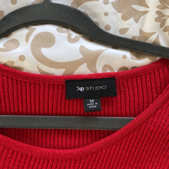 🛍️🛍️3 for $5 Chain link pocket sweater - Picture 3 of 6